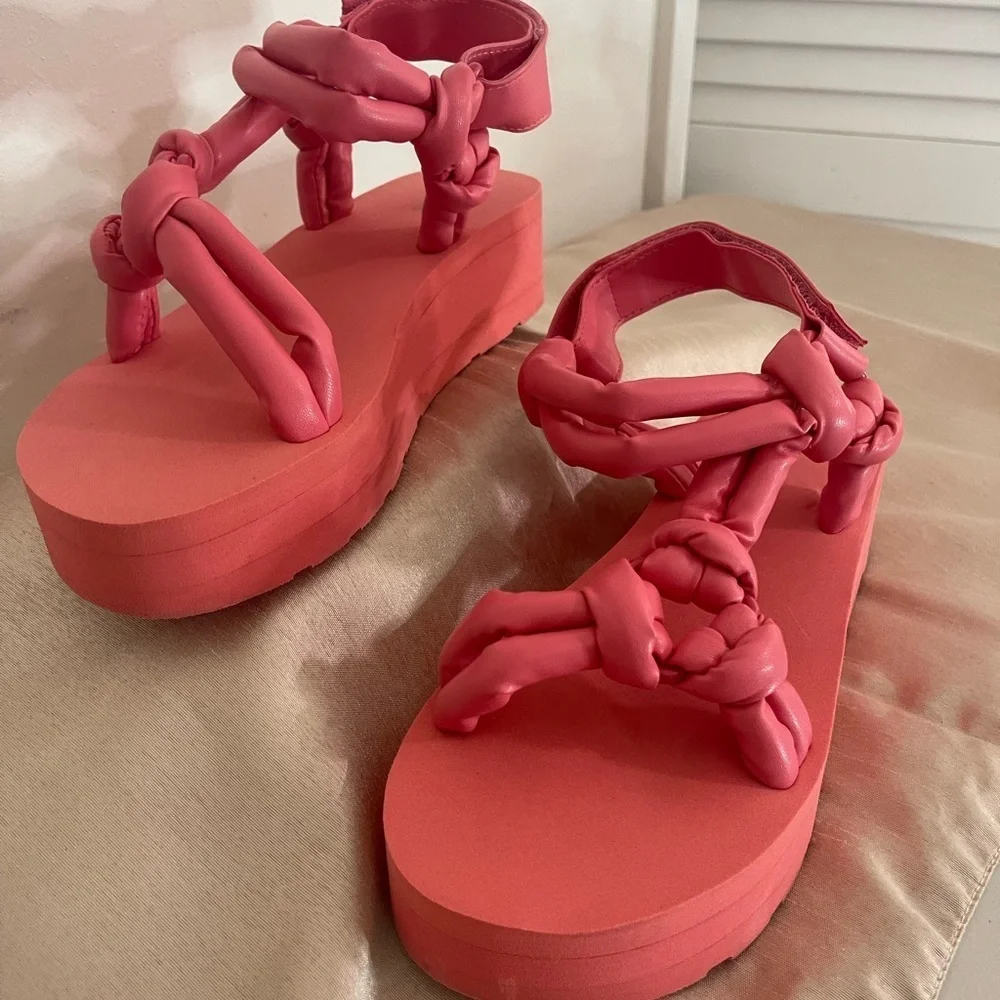 Guess chic pink